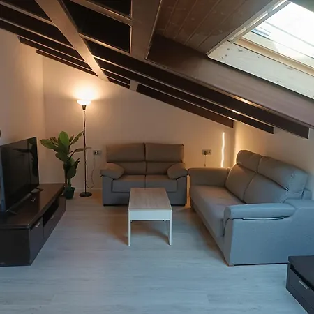 Turisticos Puerta De La Santa 2-1 *