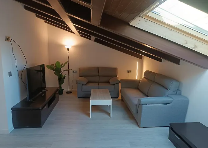 Turisticos Puerta De La Santa 2-1 *